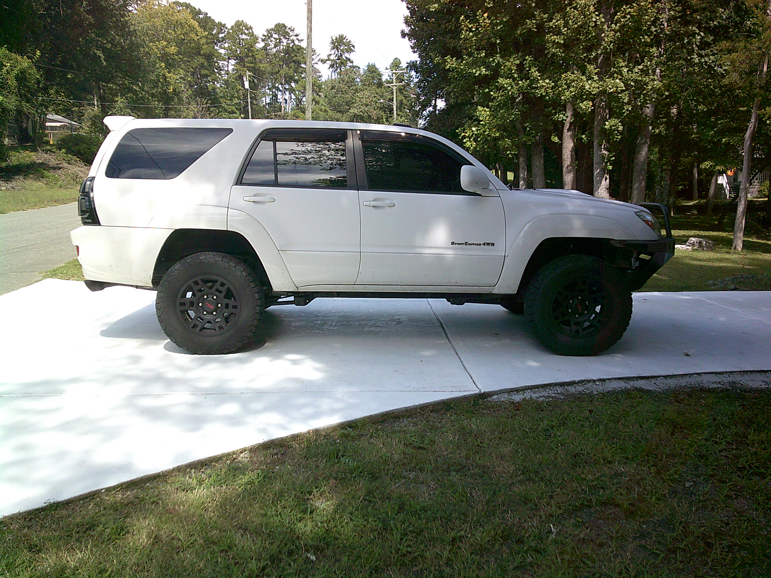 Used 2004 Toyota 4Runner Sport AWD/4WD image 2