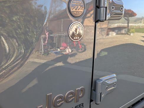 Used 2022 Jeep Wrangler Unlimited Rubicon w/ Trailer Tow Package image 19