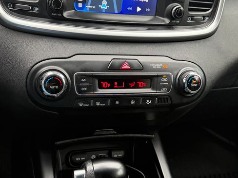 Used 2019 Kia Sorento LX image 6
