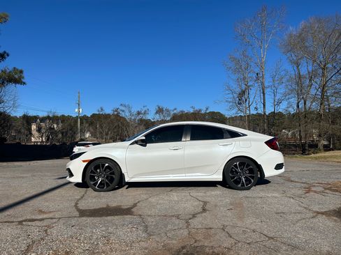 Used 2020 Honda Civic Sport image 4