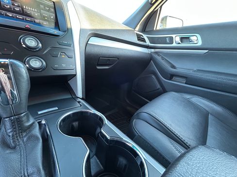 Used 2014 Ford Explorer XLT w/ Equipment Group 202A image 26
