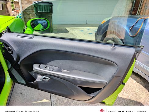 Used 2015 Dodge Challenger SRT w/ Technology Group image 11