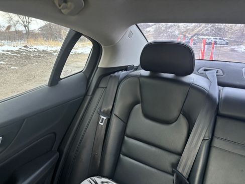 Used 2019 Volvo S60 T6 Momentum w/ Multimedia Package image 9