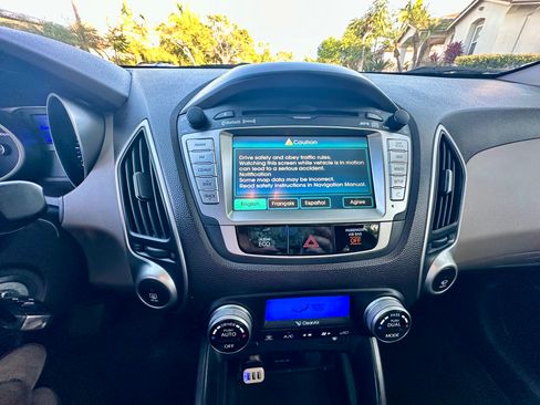 Used 2012 Hyundai Tucson Limited w/ Premium Pkg FWD image 20