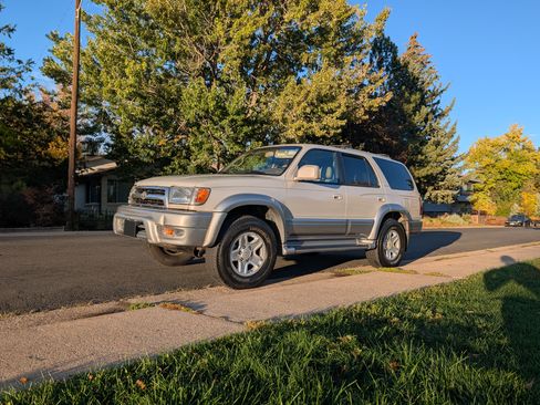 Used 2000 Toyota 4Runner Limited image 1