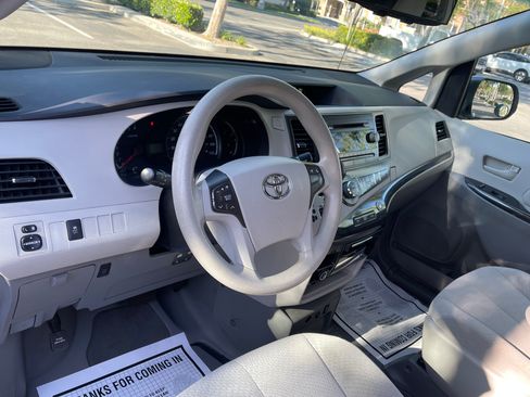 Used 2013 Toyota Sienna LE FWD image 12