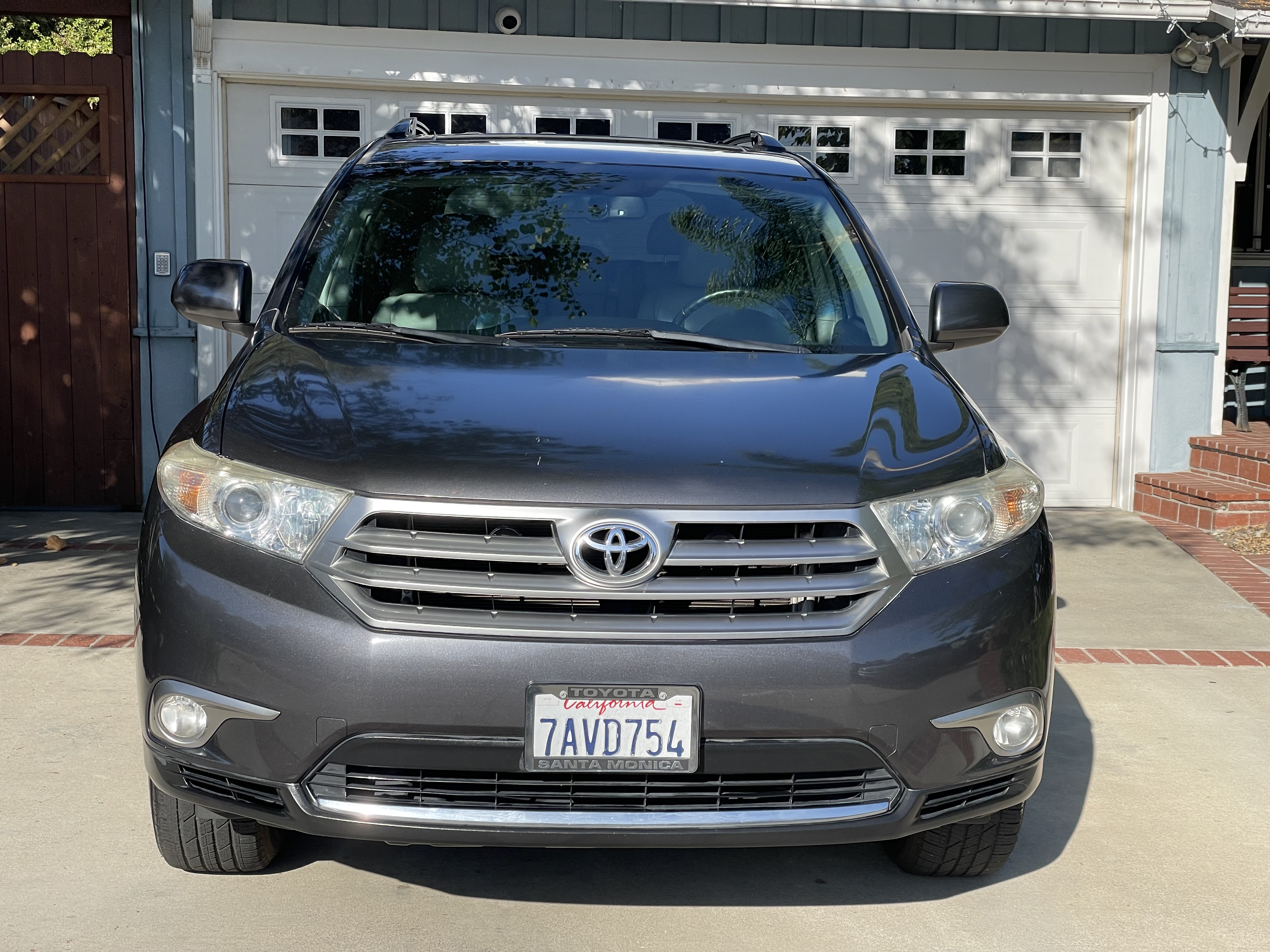 Used 2013 Toyota Highlander SE FWD image 2