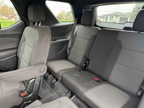 Used 2022 Chevrolet Traverse LT image 11