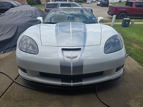 Used 2013 Chevrolet Corvette Z06 w/ 3LZ Preferred Equipment Group image 2