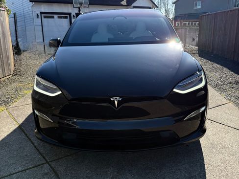 Used 2022 Tesla Model X Plaid image 2