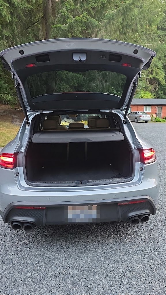 Used 2023 Porsche Macan AWD/4WD image 10