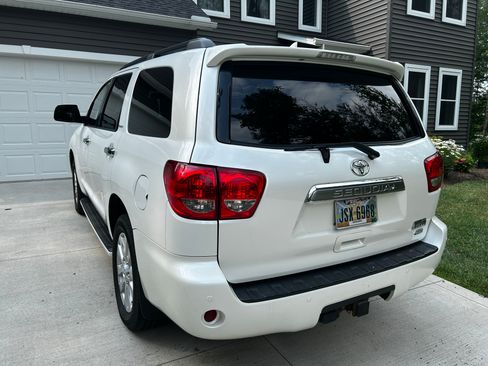 Used 2015 Toyota Sequoia Platinum AWD/4WD image 4