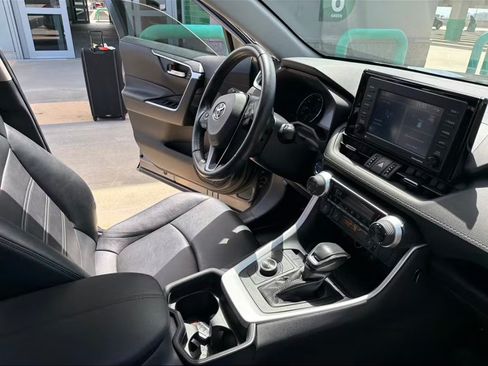 Used 2021 Toyota RAV4 XLE Premium AWD/4WD image 20