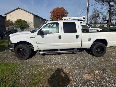 Used 2004 Ford F250 Lariat image 1