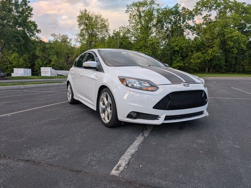 Used 2014 Ford Focus ST w/ Equipment Group 201A FWD image 2
