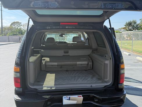 Used 2005 GMC Yukon XL Denali AWD/4WD image 6