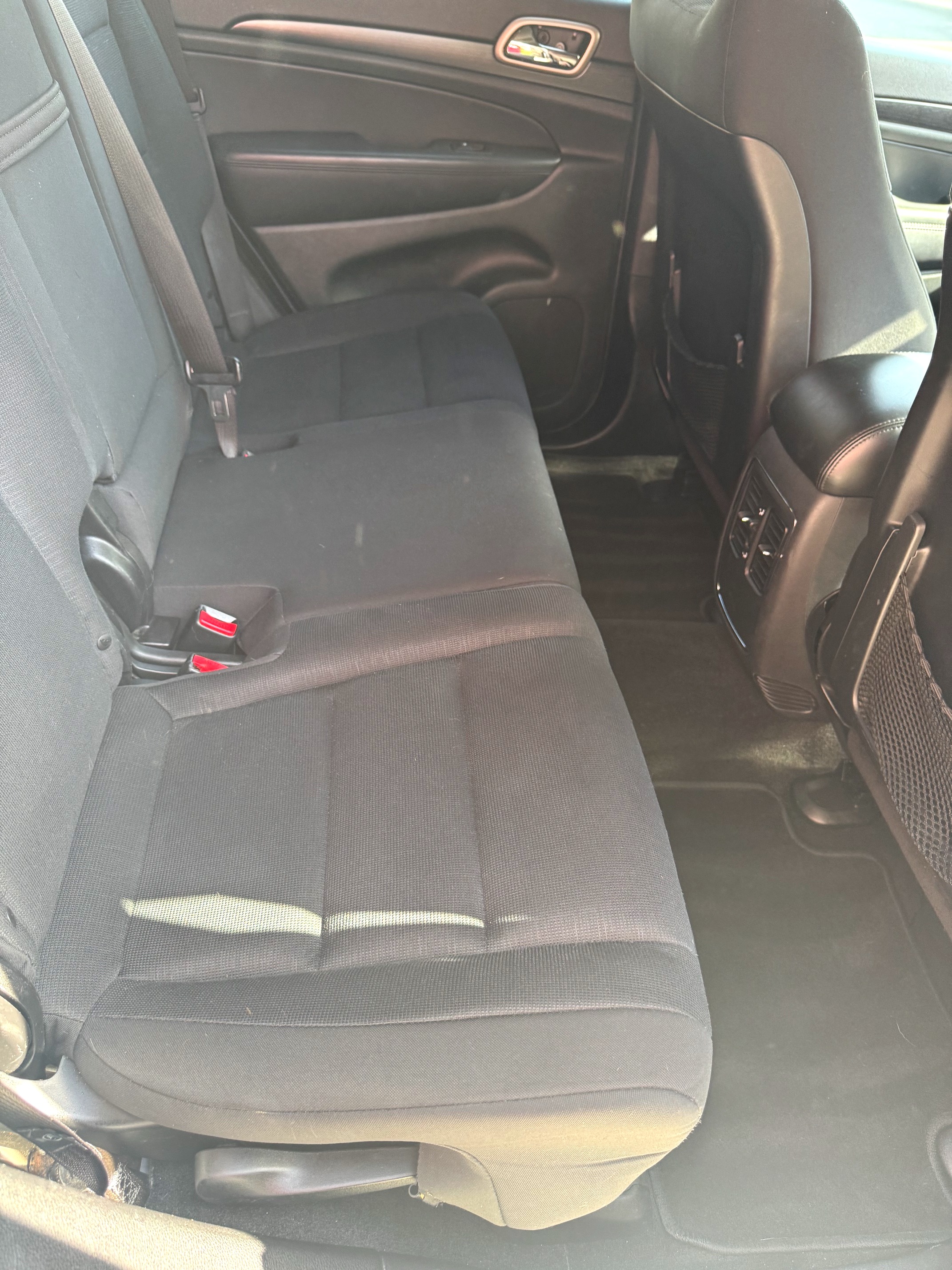 Used 2014 Jeep Grand Cherokee Laredo AWD/4WD image 8