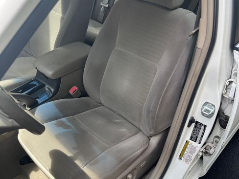 Used 2005 Toyota Camry LE FWD image 6