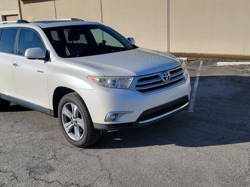 Used 2012 Toyota Highlander Limited image 2