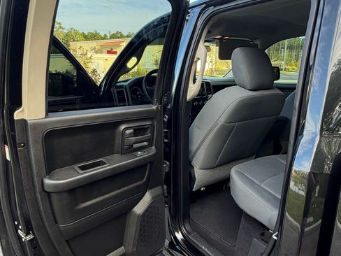 Used 2019 RAM 1500 ST w/ SXT Plus Group AWD/4WD image 14