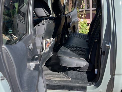 Used 2022 Toyota Tacoma TRD Off-Road image 9