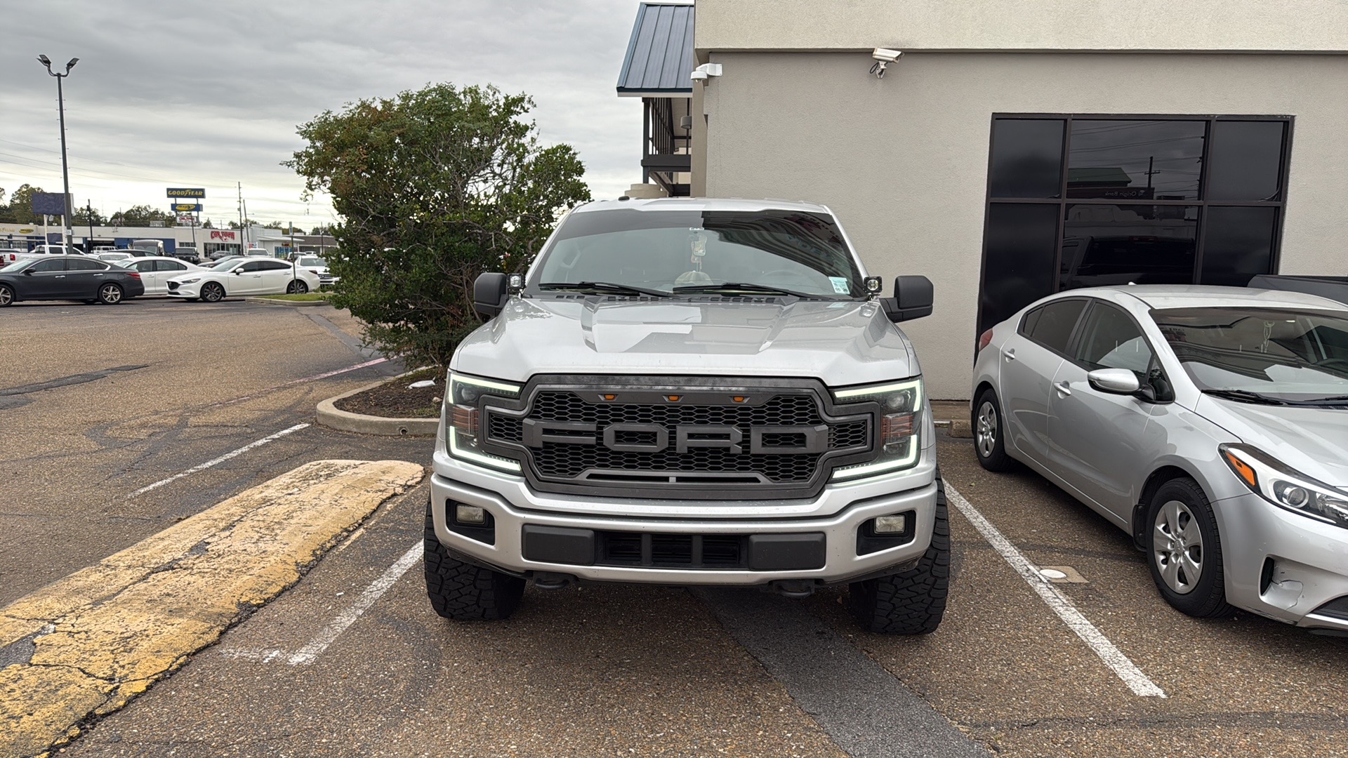 Used 2018 Ford F150 XL w/ Equipment Group 101A Mid AWD/4WD image 4