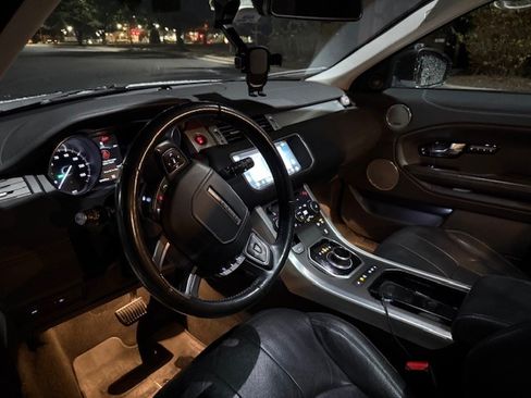 Used 2017 Land Rover Range Rover Evoque SE image 11