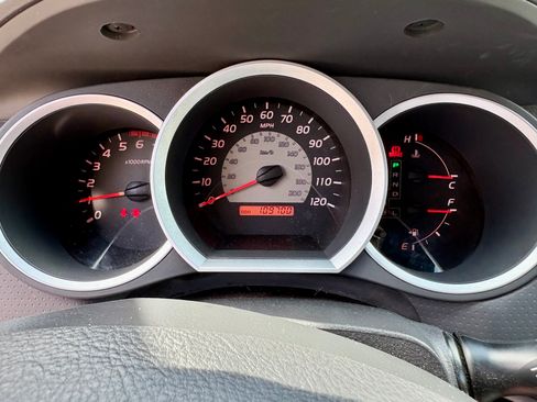 Used 2006 Toyota Tacoma PreRunner RWD image 11