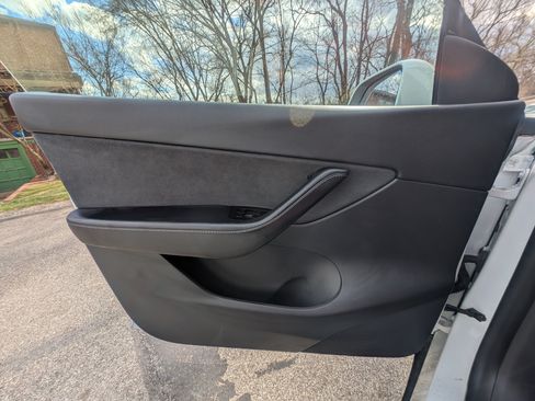 Used 2020 Tesla Model Y Long Range image 12