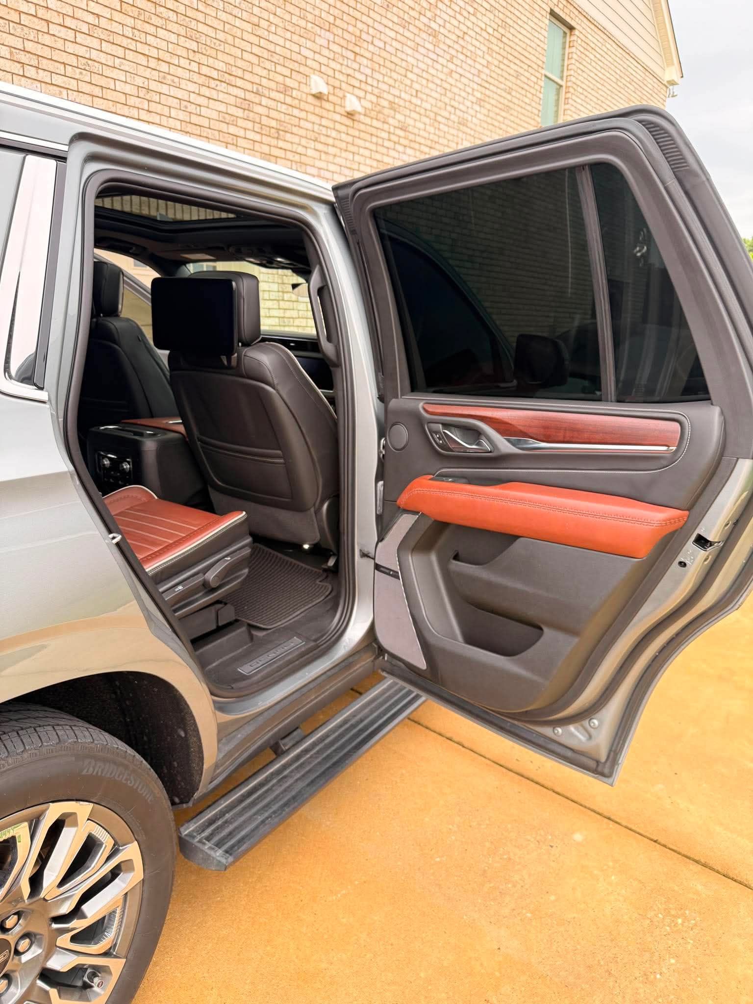 Used 2023 GMC Yukon Denali Ultimate AWD/4WD image 17