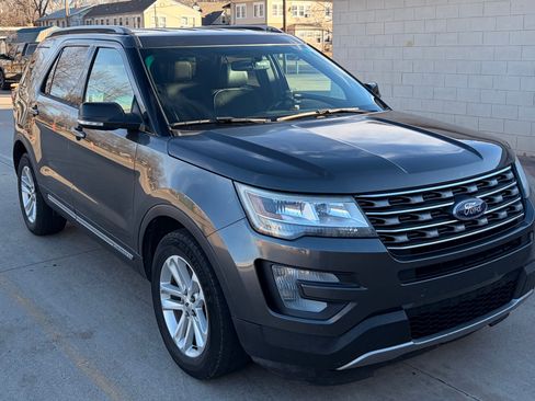 Used 2016 Ford Explorer XLT w/ Equipment Group 202A image 26