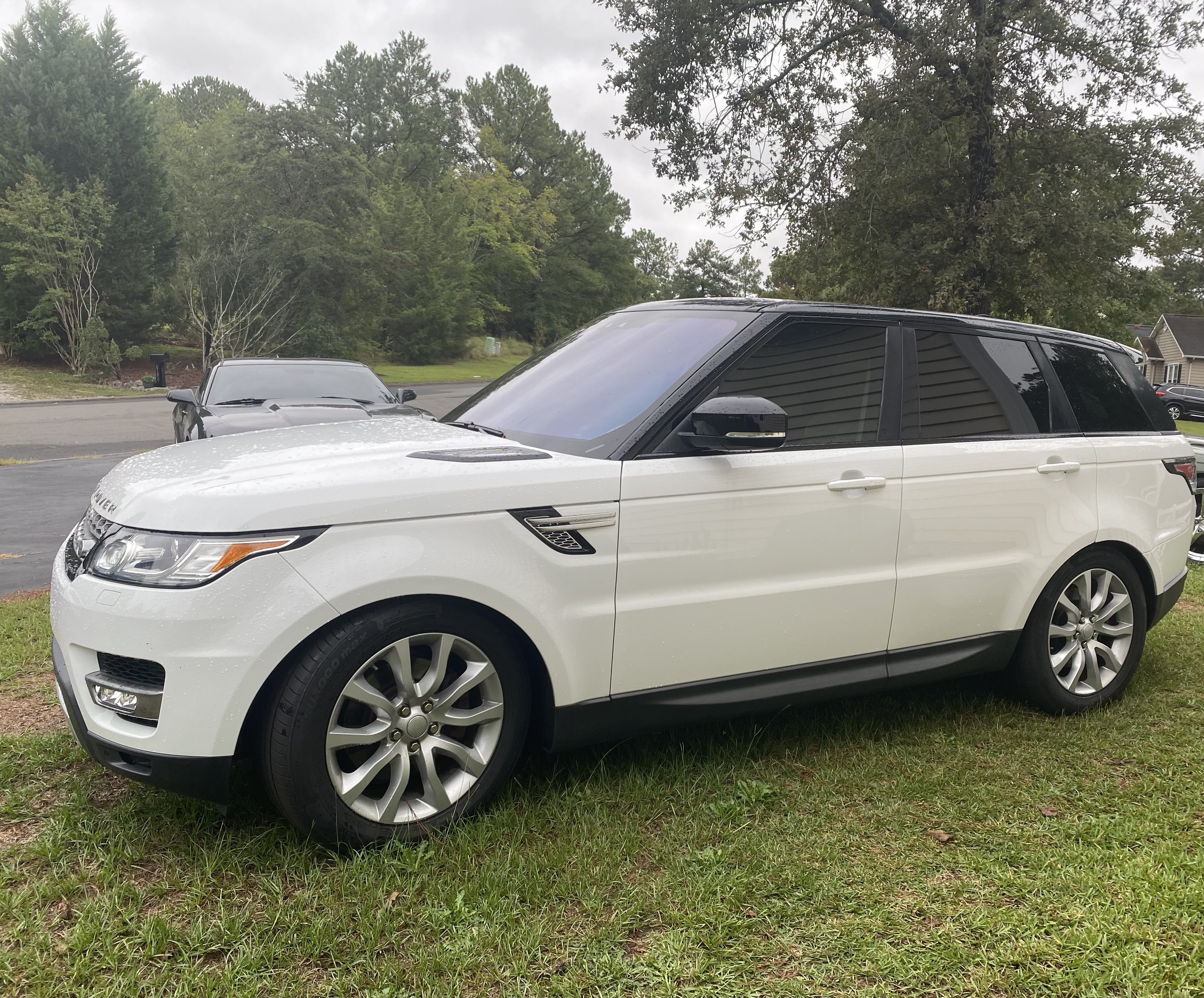Used 2017 Land Rover Range Rover Sport HSE AWD/4WD image 1