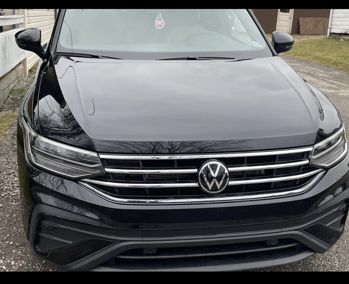 Used 2023 Volkswagen Tiguan SE FWD image 1
