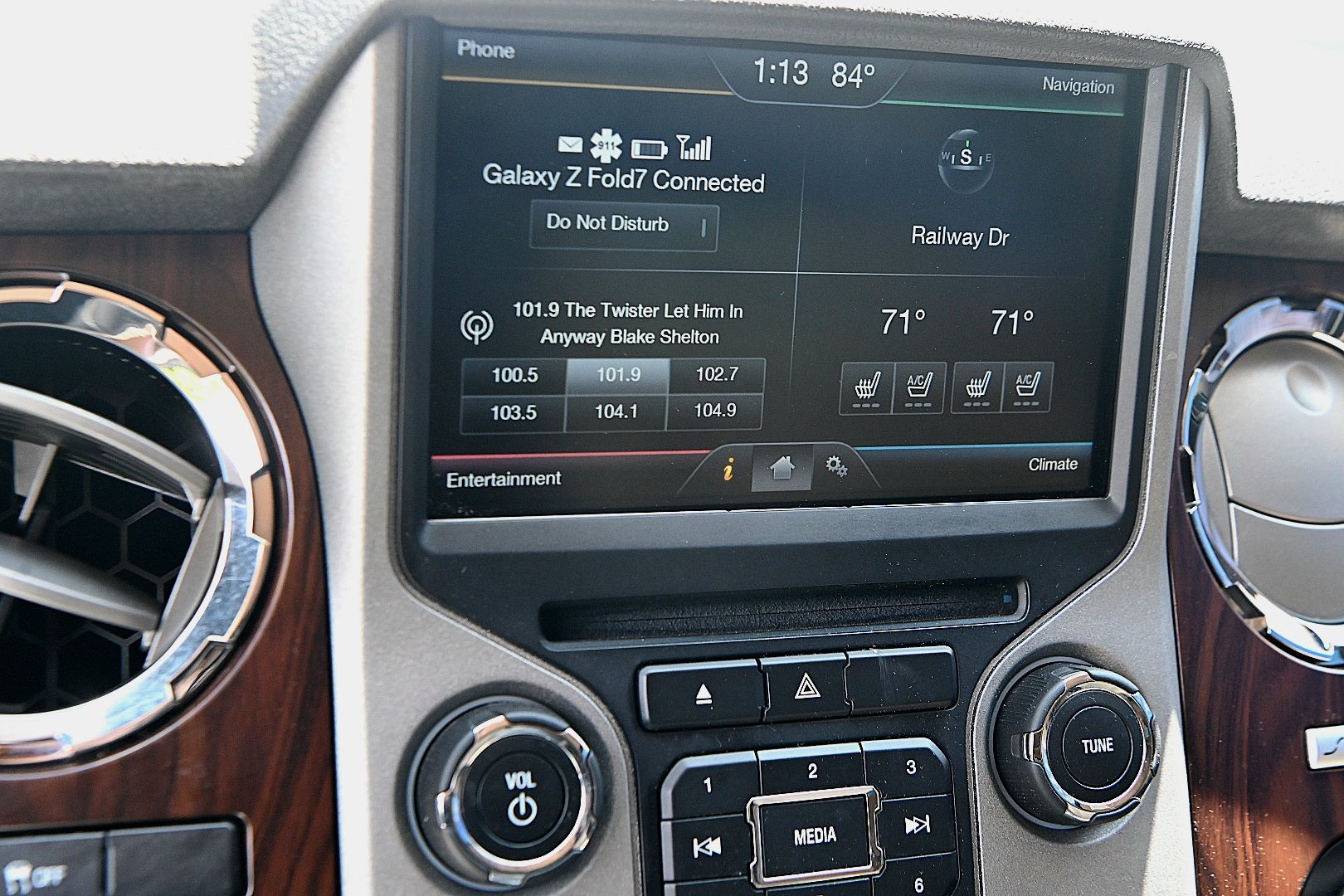 Used 2015 Ford F250 Lariat w/ Chrome Package AWD/4WD image 8