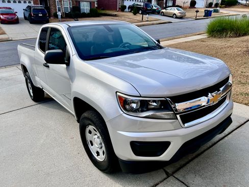 Used 2018 Chevrolet Colorado W/T image 2