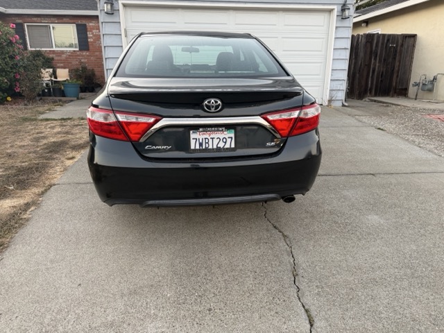 Used 2017 Toyota Camry SE w/ Moonroof Package FWD image 4