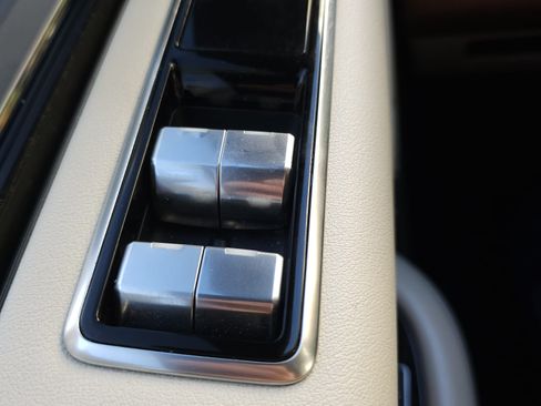 Used 2020 Land Rover Range Rover HSE image 19