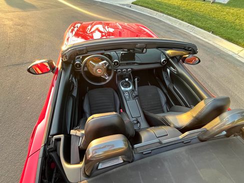 Used 2019 FIAT 124 Spider Abarth w/ Convenience Group image 8