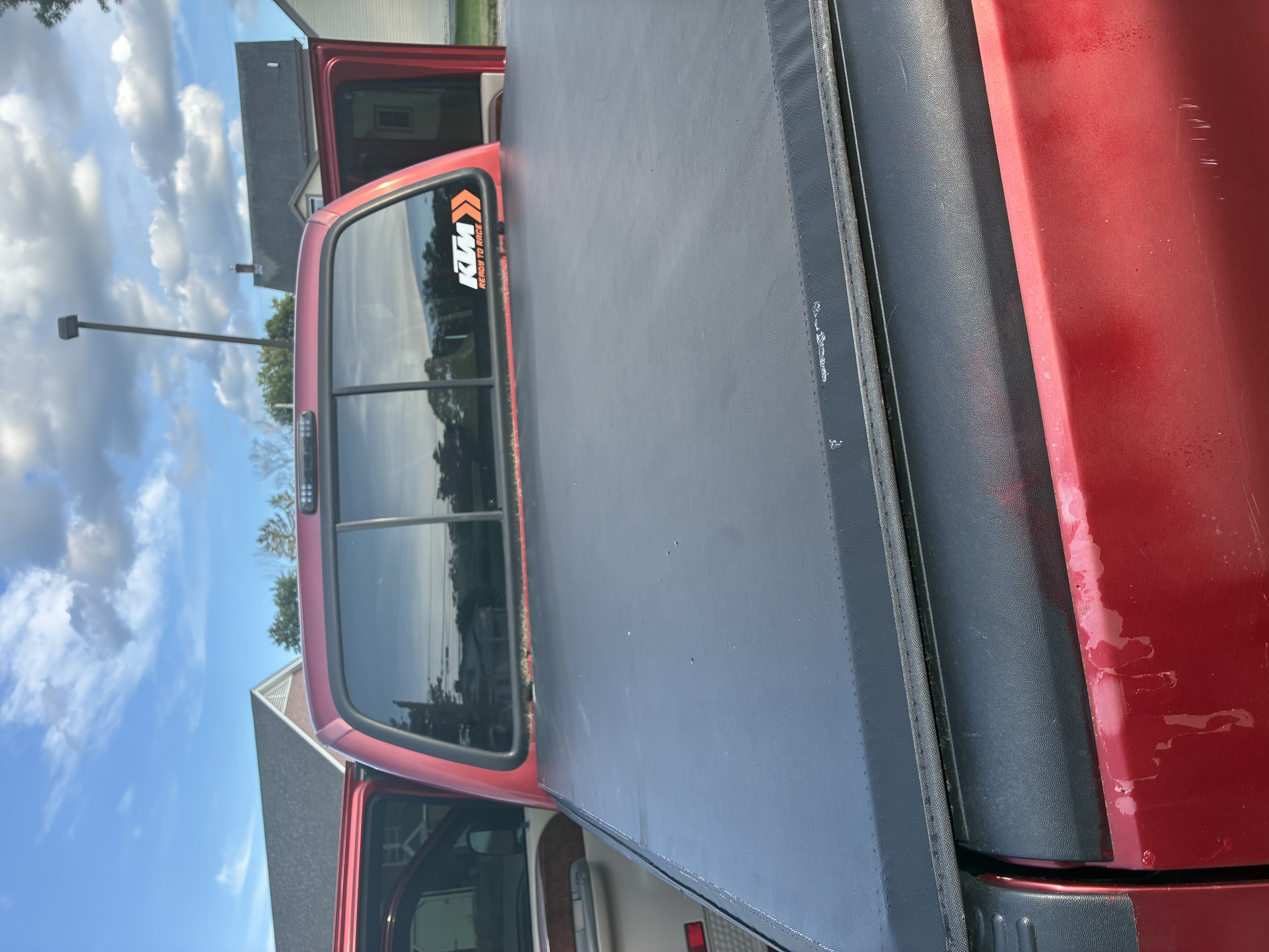 Used 2003 Ford F250 Lariat RWD image 2