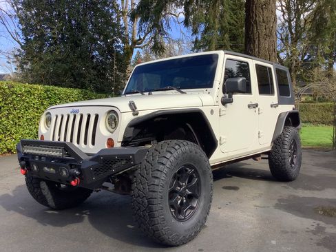 Used 2009 Jeep Wrangler Unlimited X image 1