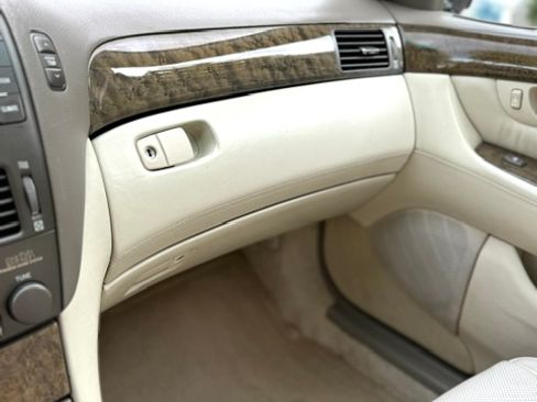 Used 2001 Lexus LS 430 w/ Ultra Luxury Pkg RWD image 10