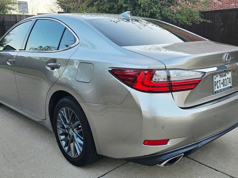 Used 2018 Lexus ES 350 w/ Navigation System Package image 4