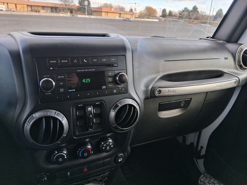 Used 2018 Jeep Wrangler Unlimited Sport S image 10