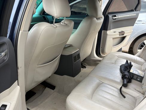 Used 2005 Chrysler 300 C w/ Navigation & Sound Group II RWD image 9