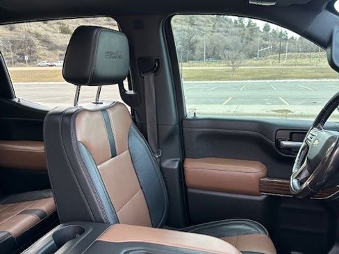 Used 2021 Chevrolet Silverado 1500 High Country w/ Technology Package image 5