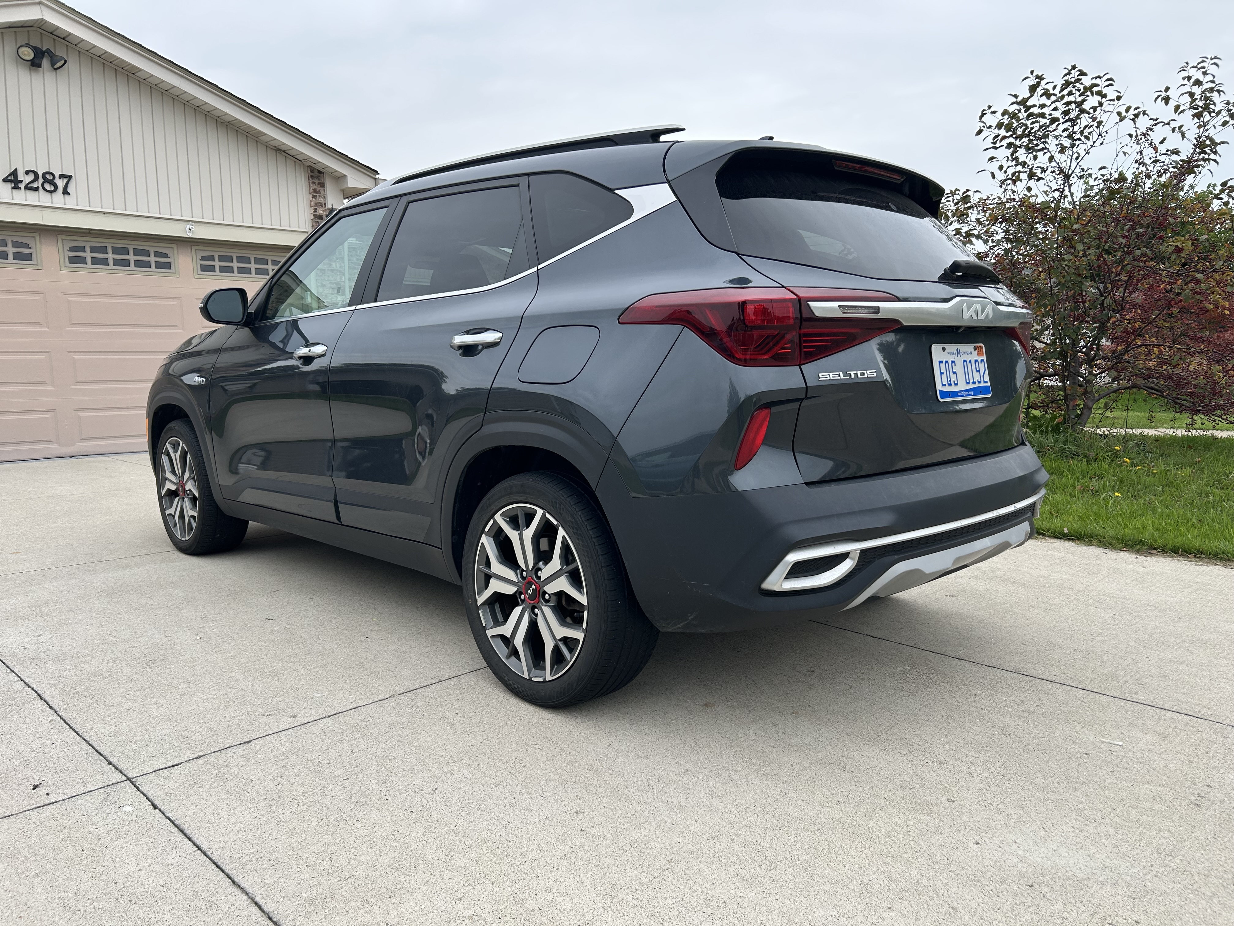 Used 2023 Kia Seltos SX w/ SX Sunroof Package AWD/4WD image 8