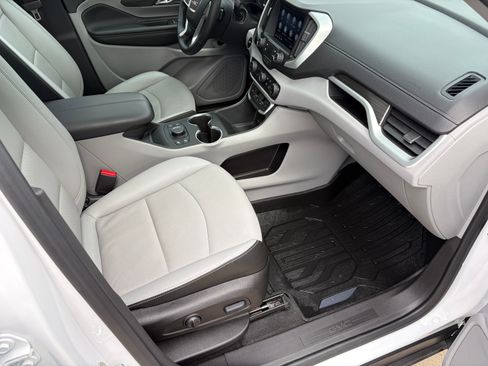 Used 2024 GMC Terrain SLT w/ LPO, Floor Liner Package FWD image 17