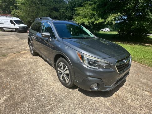 Used 2018 Subaru Outback 3.6R Limited AWD/4WD image 4