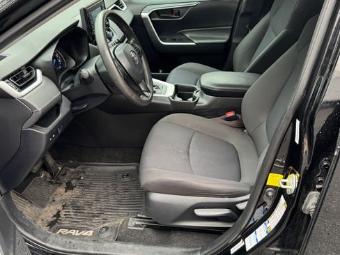 Used 2020 Toyota RAV4 LE image 10