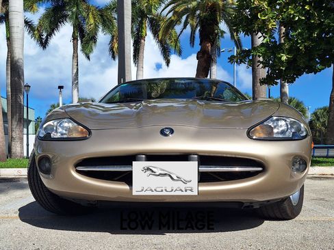 Used 2000 Jaguar XK8 Convertible image 1
